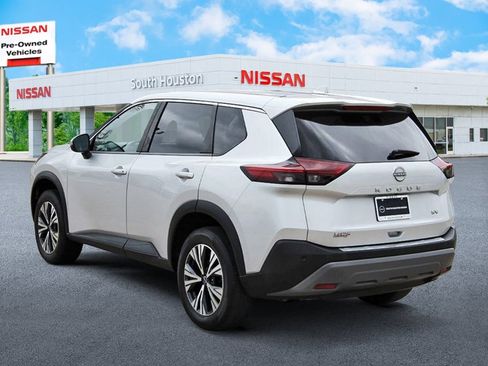 Certified 2022 Nissan Rogue SV FWD image 3