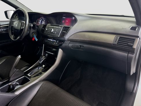 Used 2017 Honda Accord Sport image 29