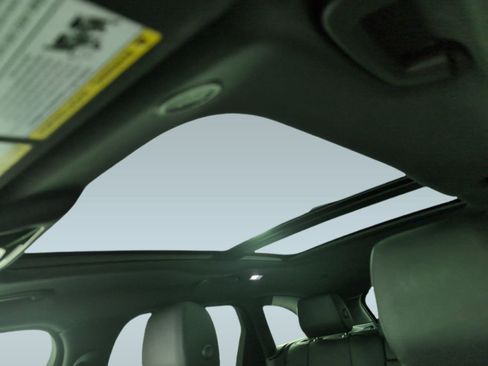 Used 2025 Land Rover Range Rover Velar S image 12