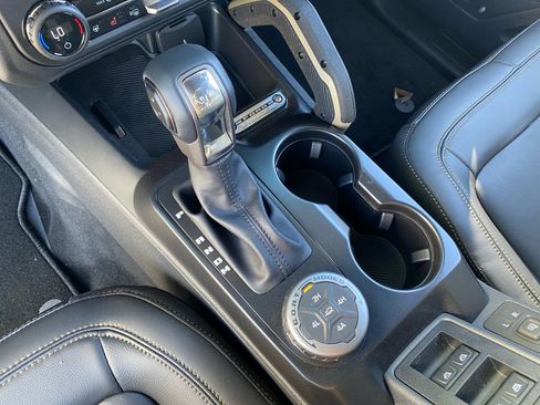 New 2025 Ford Bronco Badlands image 15