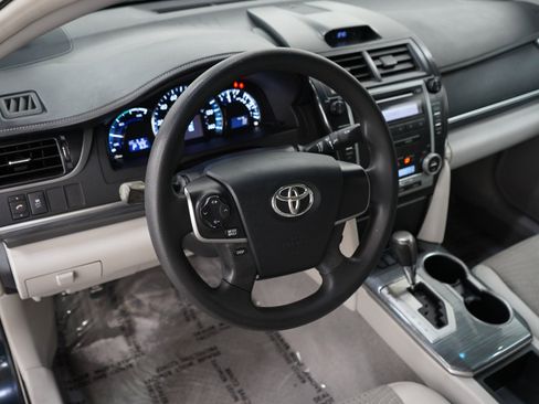 Used 2012 Toyota Camry LE FWD image 19