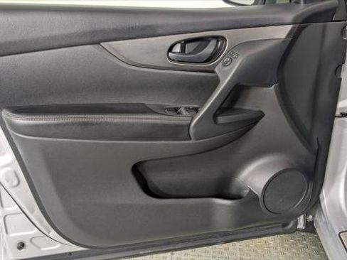 Used 2020 Nissan Rogue Sport S FWD image 12