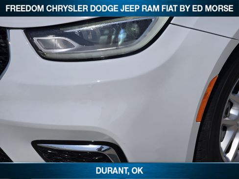 Used 2022 Chrysler Pacifica Touring-L FWD image 5