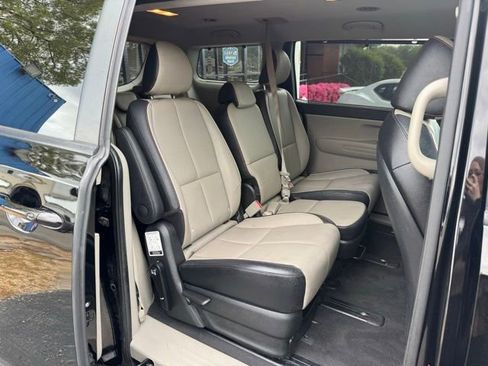 Used 2019 Kia Sedona EX image 10