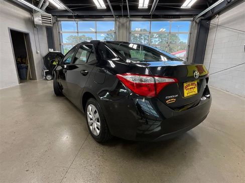 Used 2016 Toyota Corolla LE FWD image 3