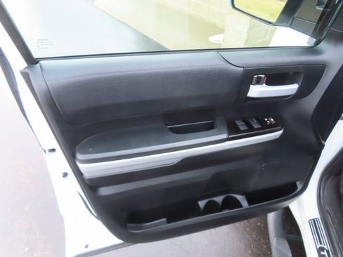 Used 2018 Toyota Tundra SR5 image 27