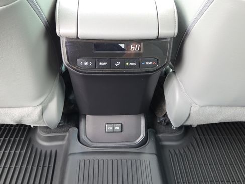 Certified 2024 Toyota Highlander XLE FWD image 14