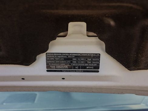 Used 2023 Nissan Titan SV image 30