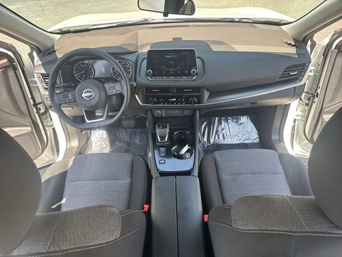 Used 2023 Nissan Rogue SV FWD image 9