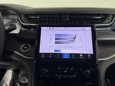 Used 2022 Jeep Grand Cherokee Limited 4xe w/ Luxury Tech Group II image 21