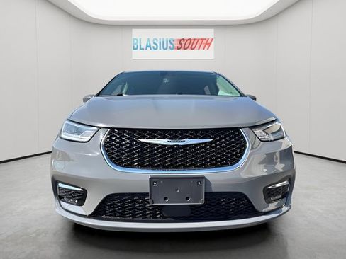 Used 2022 Chrysler Pacifica Touring-L FWD image 8