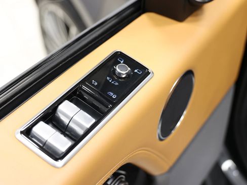 Used 2022 Land Rover Range Rover Long Wheelbase Autobiography image 11