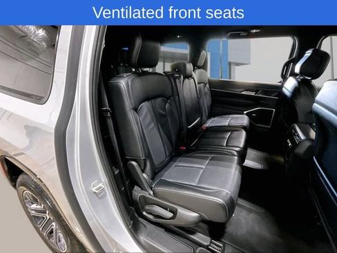Used 2024 Jeep Wagoneer L Series II w/ Flexible Seating Group AWD/4WD image 24