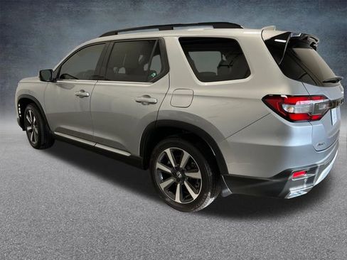 Certified 2025 Honda Pilot Touring image 3