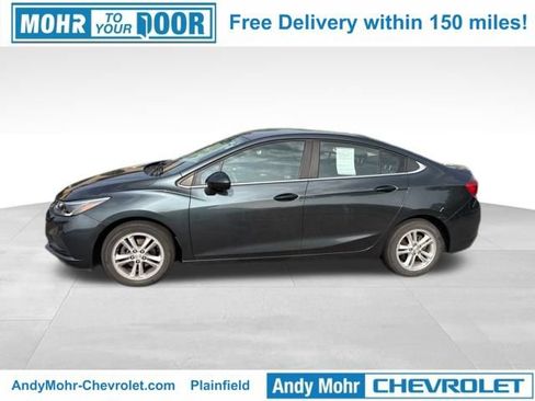 Used 2017 Chevrolet Cruze LT FWD image 2