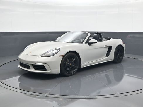 Used 2018 Porsche 718 Boxster image 3