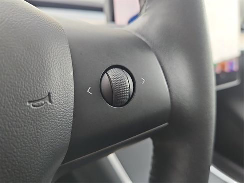 Used 2020 Tesla Model Y Long Range image 37