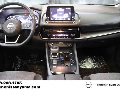 Used 2021 Nissan Rogue SV image 11