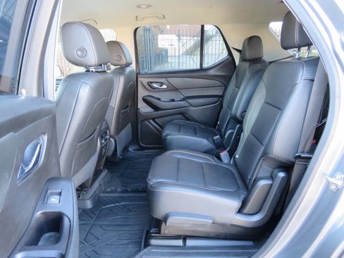 Used 2019 Chevrolet Traverse LT image 21
