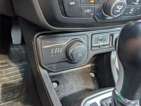 Used 2022 Jeep Renegade Limited w/ Sun, Sound & Wheels Group AWD/4WD image 26