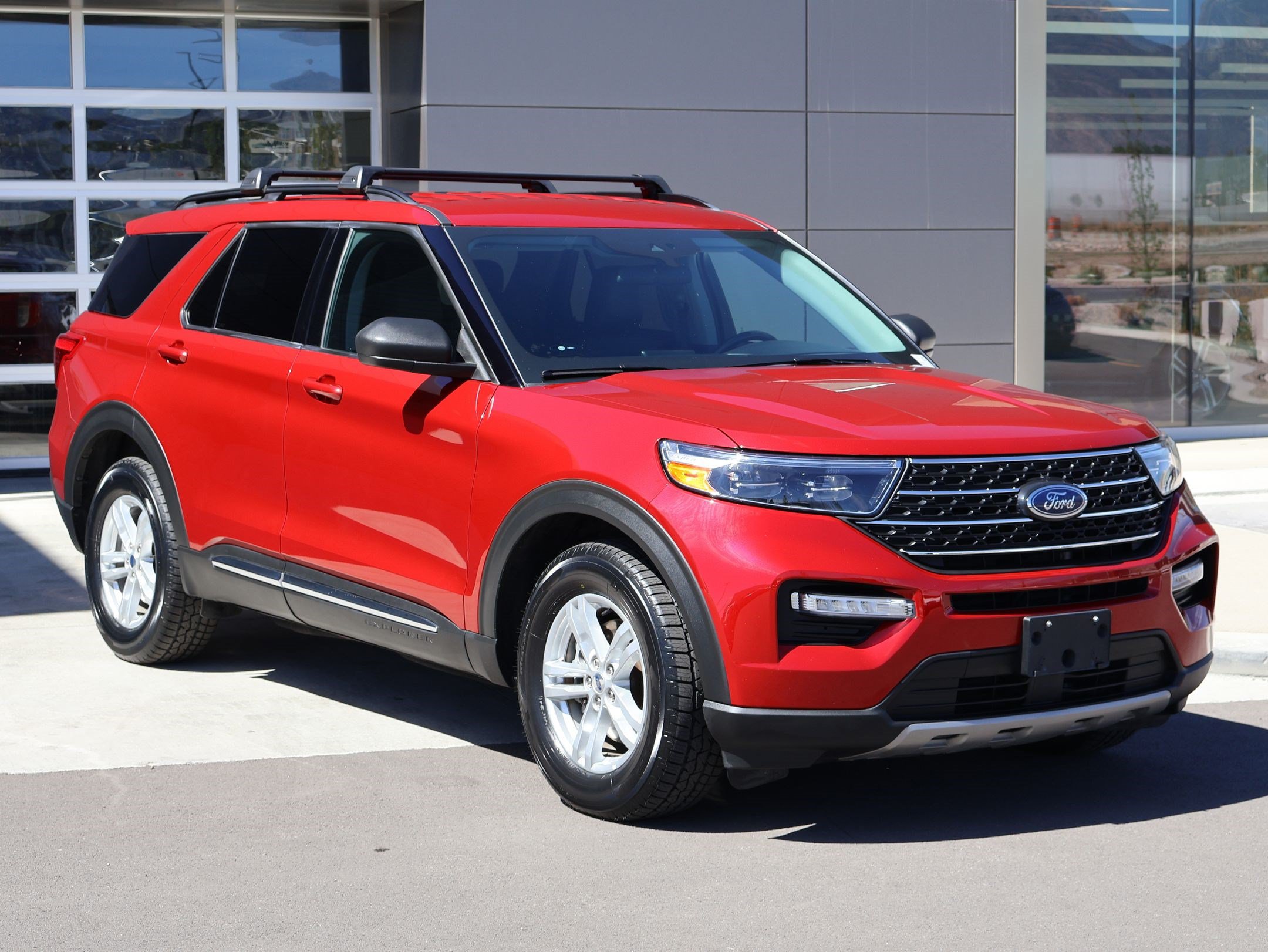 Used 2022 Ford Explorer XLT w/ Equipment Group 202A AWD/4WD image 3