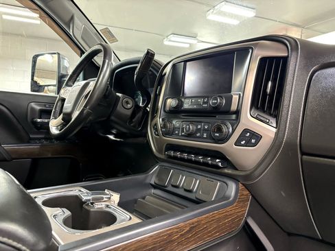 Used 2018 GMC Sierra 3500 Denali w/ Duramax Plus Package image 17