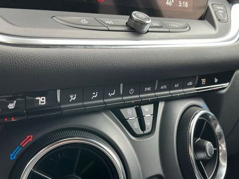 Used 2025 Chevrolet Blazer LT image 18