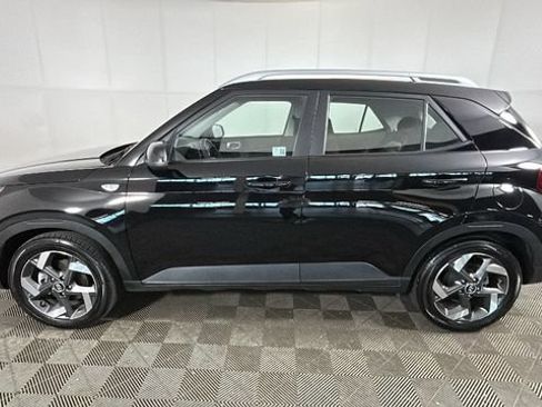 Used 2026 Hyundai Venue SEL FWD image 5