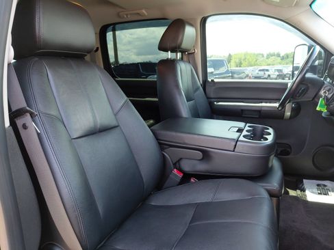 Used 2009 GMC Sierra 3500 SLE w/ SLE Preferred Package AWD/4WD image 28