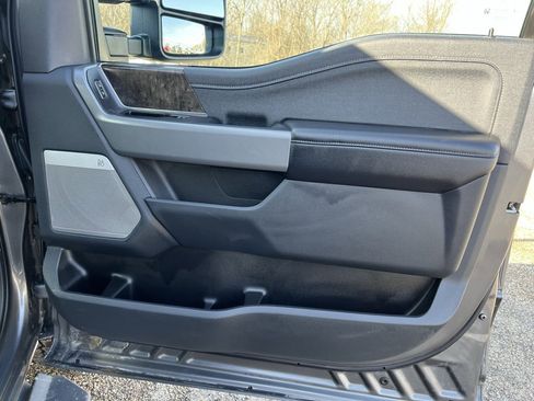 Used 2023 Ford F250 Lariat w/ Chrome Package image 14