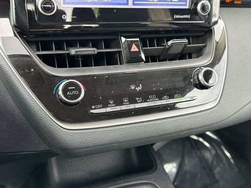 Used 2022 Toyota Corolla LE image 29