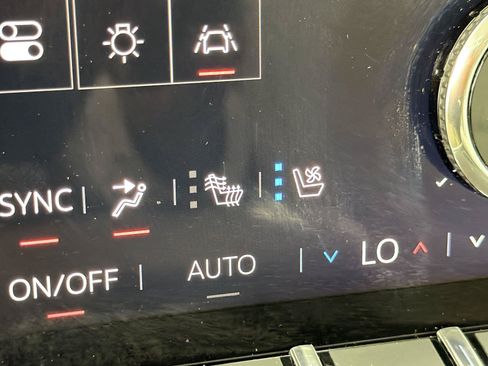 Used 2024 GMC Acadia Denali FWD image 31