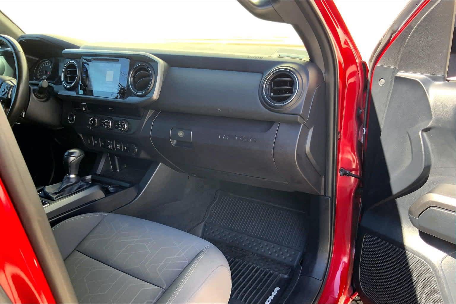 Used 2018 Toyota Tacoma TRD Sport RWD image 23