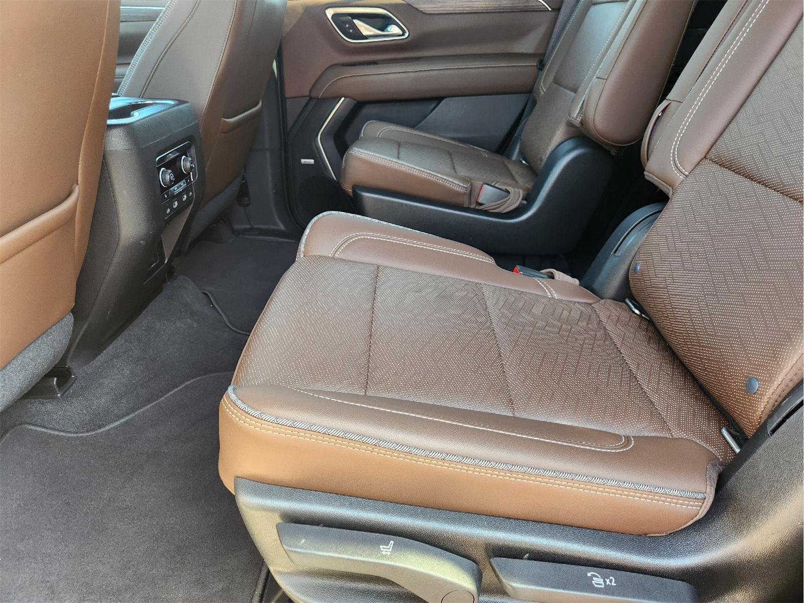Used 2021 Chevrolet Tahoe High Country w/ Premium Package AWD/4WD image 31