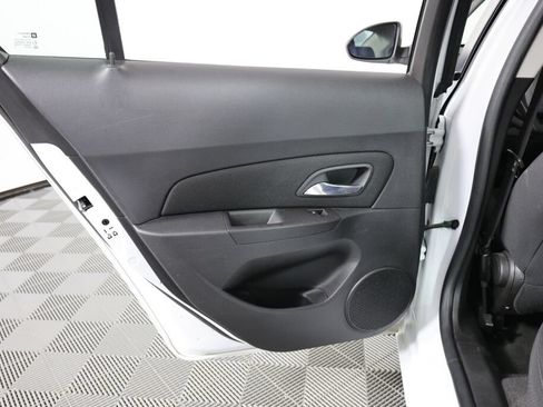 Used 2015 Chevrolet Cruze LT w/ Technology Package FWD image 16