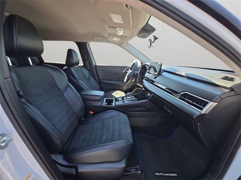 Used 2024 Mitsubishi Outlander SE image 12