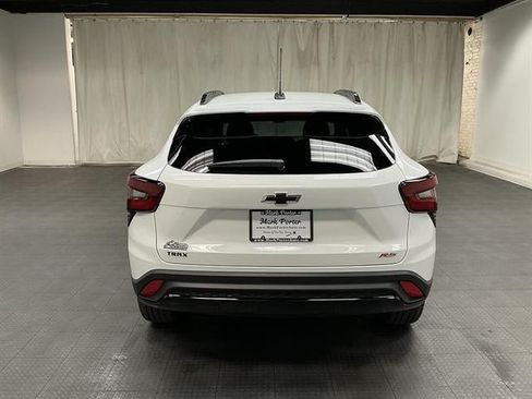 New 2026 Chevrolet Trax RS w/ Sunroof Package FWD image 4