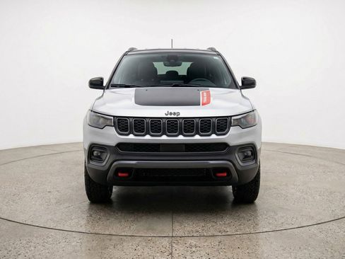 Used 2025 Jeep Compass Trailhawk AWD/4WD image 1