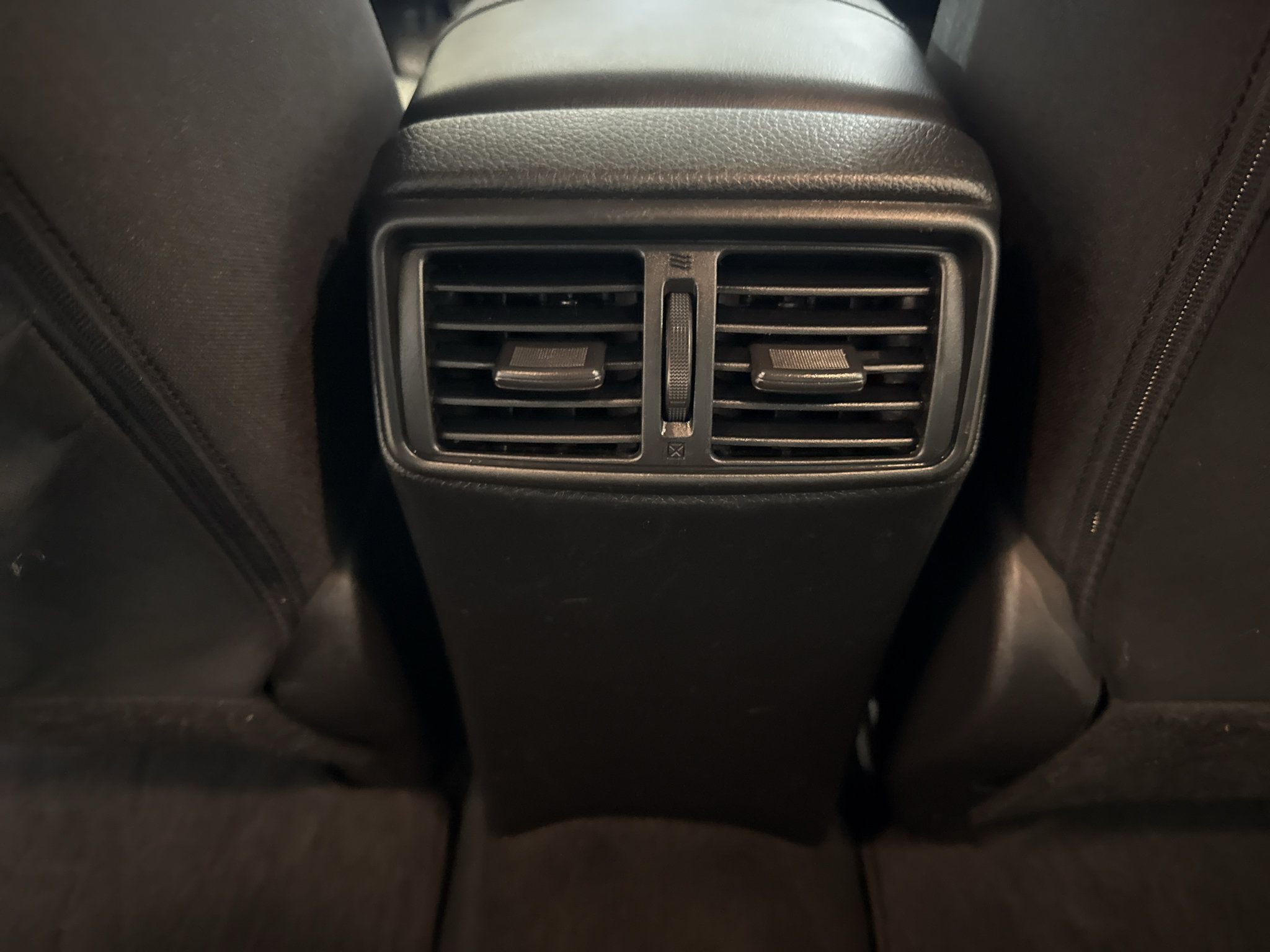 Used 2017 Nissan Rogue SV AWD/4WD image 22