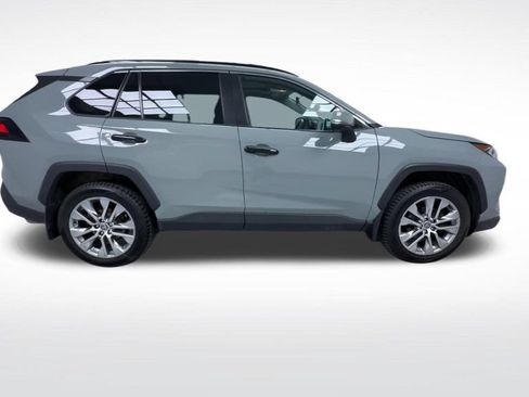 Used 2021 Toyota RAV4 XLE Premium AWD/4WD image 9