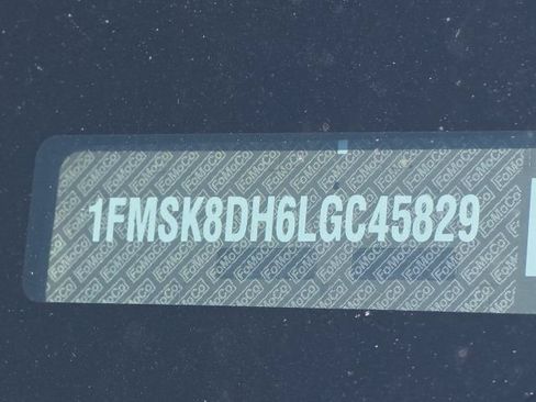 Used 2020 Ford Explorer XLT w/ Equipment Group 202A AWD/4WD image 11