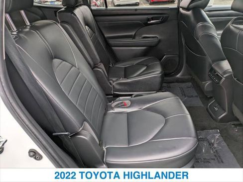 Used 2022 Toyota Highlander XLE FWD image 24