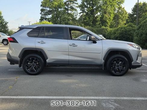 Used 2022 Toyota RAV4 LE FWD image 6