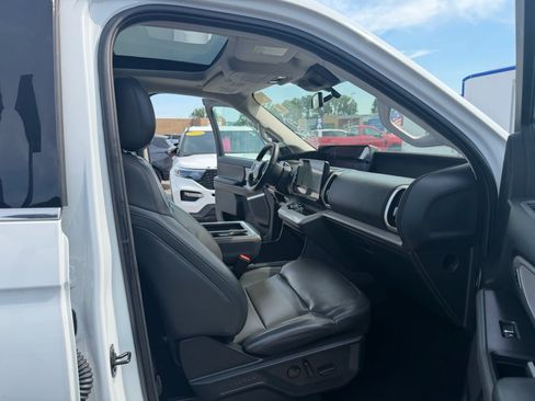 Used 2025 Ford Expedition Active AWD/4WD image 10