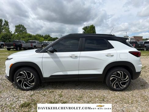 Used 2024 Chevrolet TrailBlazer RS w/ Driver Confidence Package FWD image 2