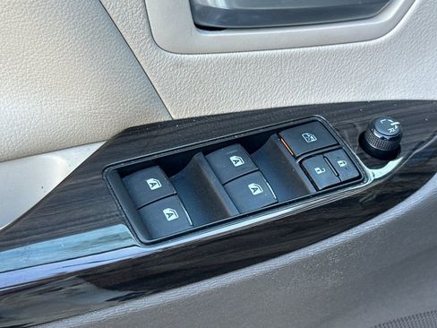 Used 2015 Toyota Sienna XLE w/ XLE Navigation Package image 13