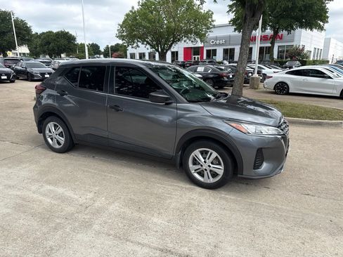 Used 2021 Nissan Kicks S FWD image 1