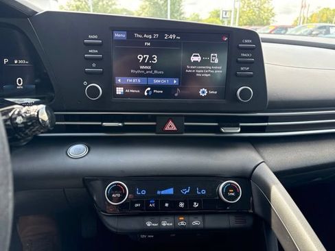 Used 2022 Hyundai Elantra SEL FWD image 13