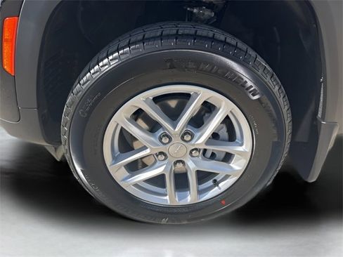 New 2026 Jeep Grand Cherokee Laredo image 8