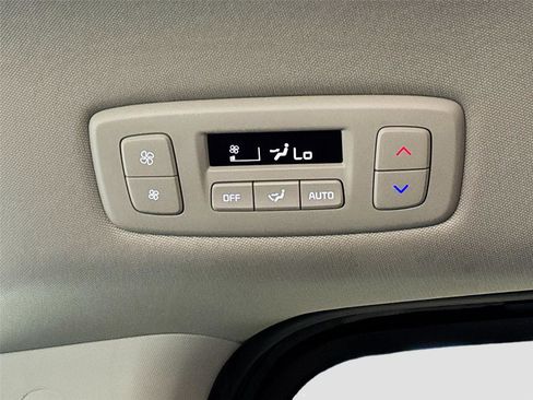 Used 2025 Kia Carnival FWD image 26